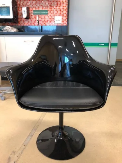 Vendo Cadeira Tulipa