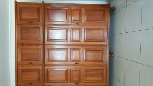 Guarda Roupa em Cerejeira Super Conservado