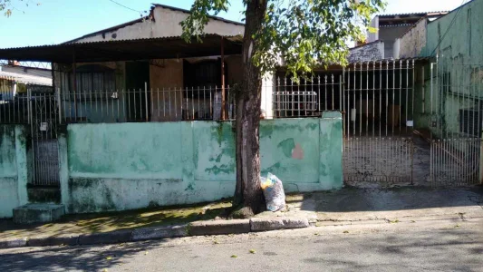 Terreno com Construção