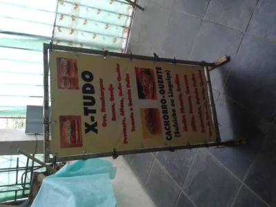 Placa de X Tudo e Cachorro Quente