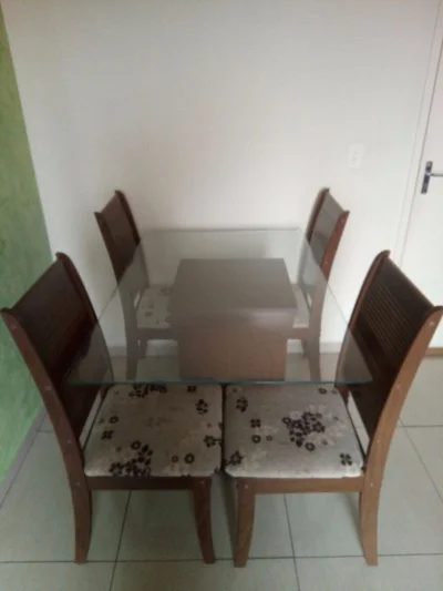 Mesa de Jantar de Vidro Incolor Temperado com 4 Cadeiras