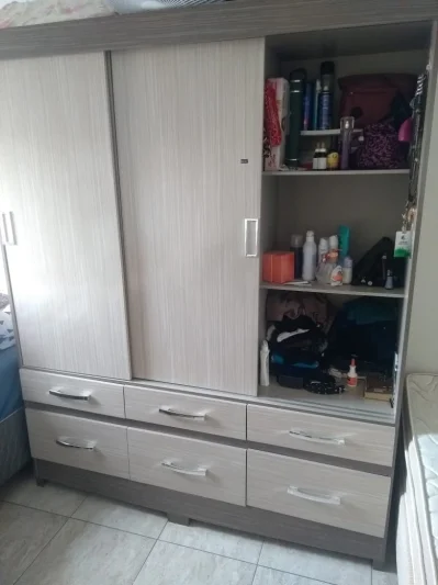 Guarda-roupas Semi Novo