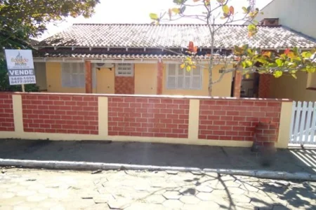 Excelente Casa na 1º Quadra da Prainha