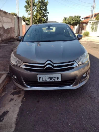 Carro em Excelente Estado