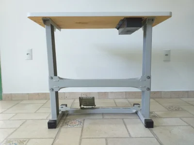Mesa para Máquinas de Costura (diversos Modelos) com Gaveta e Pedal