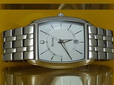 Relógio Bulova 96b121 Original, Caixa Tonneau Prata com Data