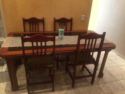 Mesa de Madeira e Vidro com 6 Cadeira