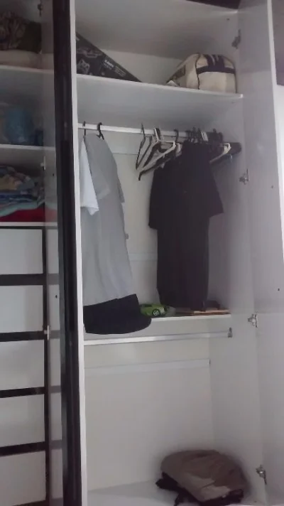 Rack é um Guarda Roupa de Casal