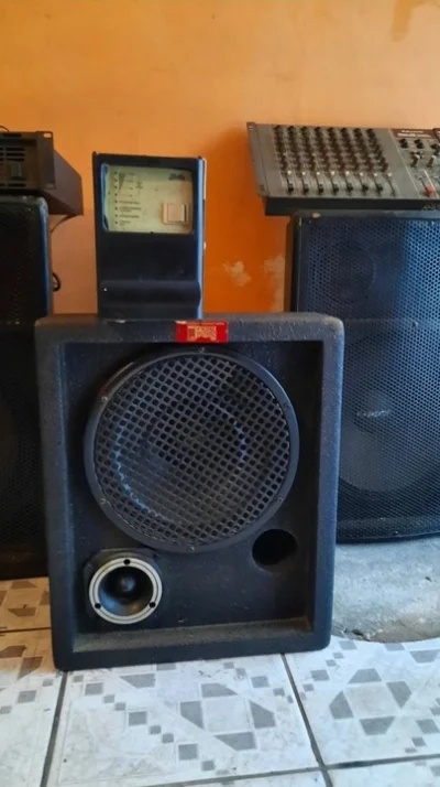 Vendo Caixa de Som uma Potencia PA 600 Mais Mesa de 10 Canais