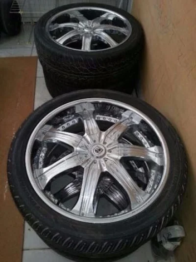 Roda e Pneu Aro 22 6 Furos