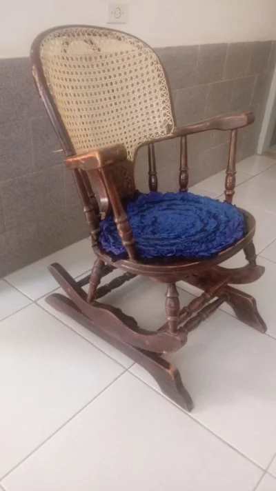 Cadeira de Balanço Antiga