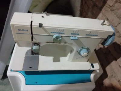 Máquina de Costura Usada