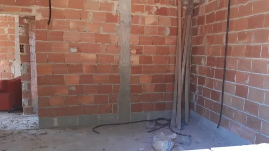 Vendo uma Casa em Construção