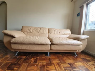Sofá de Couro em Perfeito Estado!