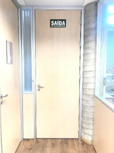 Porta de Madeira - Théia