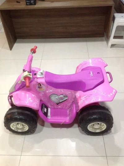 Quadriciclos Elétrico 12 V com Duas Velocidade para Frente e Ré