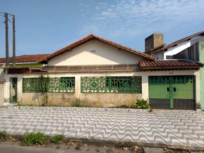 Casa em Mongaguá, Lote Inteiro e Lado Praia !