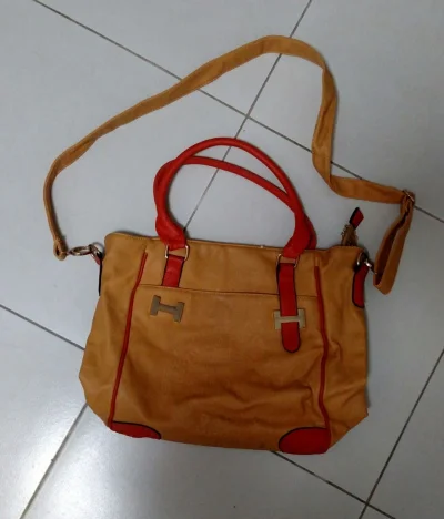 Bolsa Grande em Material Sintético