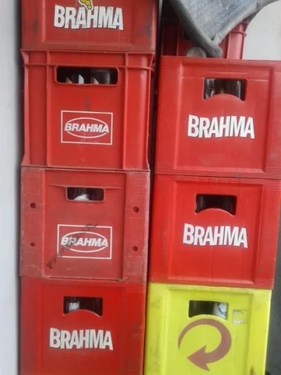 25 Caixas com Vasilhames