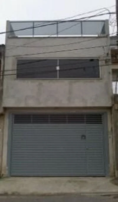 Sobrado com Três Casas,ótimo Acabamento,boa Localização