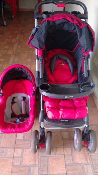 Carrinho de Bebe com Bebe Comforto