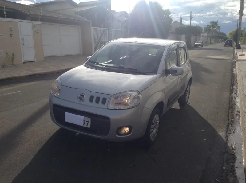 Fiat Uno Uno Vivace 1.0 Celebration Ano: 2012 Modelo: 2013