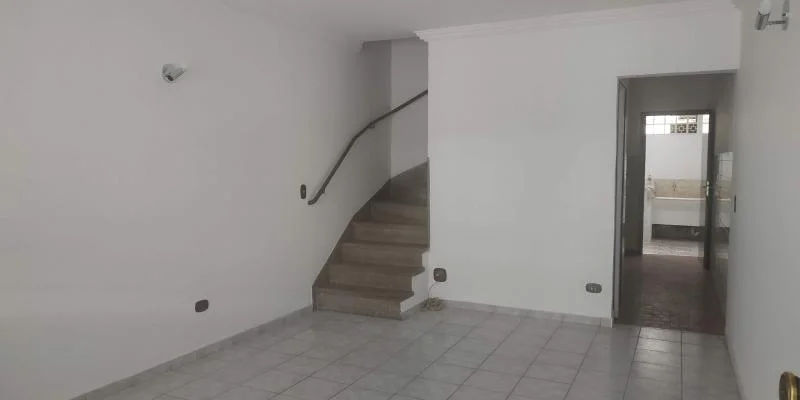 Sobrado com 2 Dorms em São Paulo - Vila Santa Catarina por 400 Mil à Venda