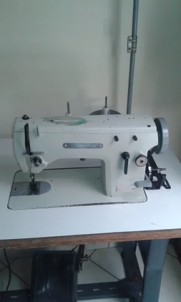 Vendo Máquina Reta Yamato