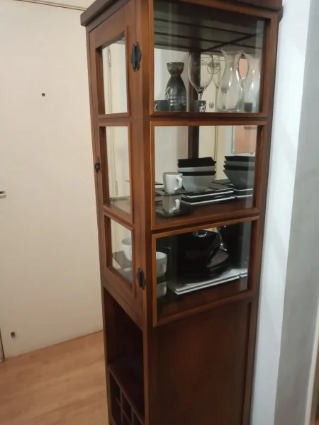 Cristaleira com Adega
