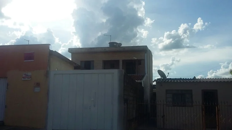 Sobrado/casa + Barracão