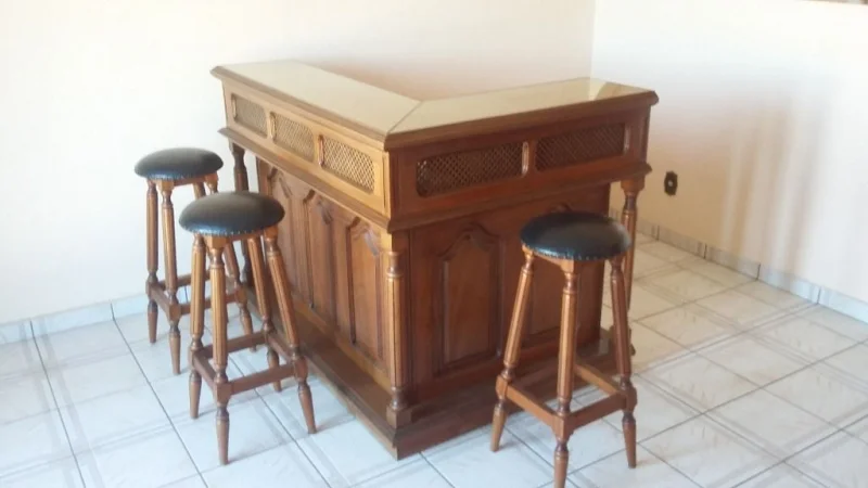 Bar de Madeira Maciça