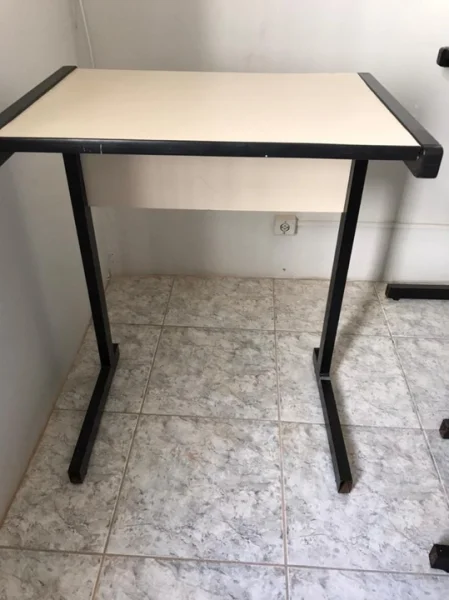 Mesas de Escritório e Computador