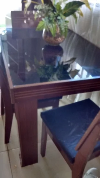 Mesa e Cadeiras em Mdf