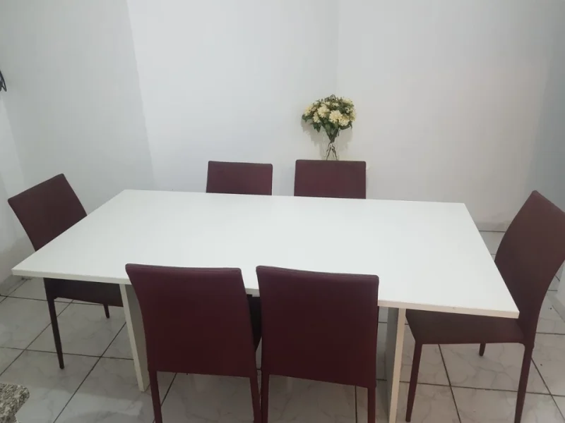 Mesa com 6 Cadeias