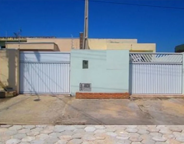 Casa em Itanhaém com 2 Dormitórios e Garagem para 2 Carros!