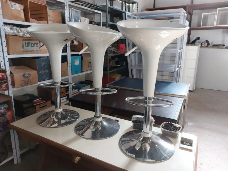 Banqueta Alta Giratória Branca - Desapego Conservado