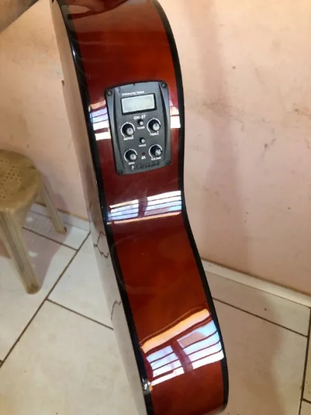 Vendo Violão Giannini Cordas de Aço com Afinador Elétrico 400r$