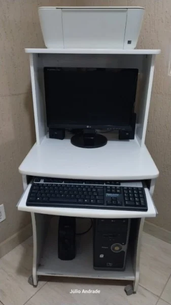 Vendo Computador Desktop, Acompanha Multifuncional e Mesa