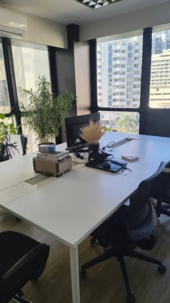 Mesa de Reunião 3,00m X 1,20m, Branca com Tomadas