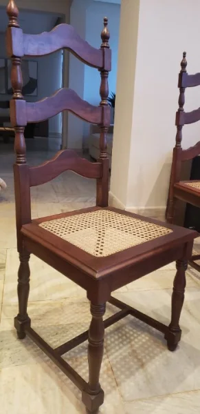 Mesa Antiga com 6 Cadeiras