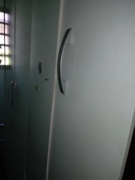 Guarda Roupa de 4 Portas e 3 Gavetas Cor Branco com Tabaco Freguesia