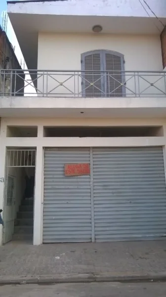 Imóvel com 3 Casas e Garagem Aceito Carro