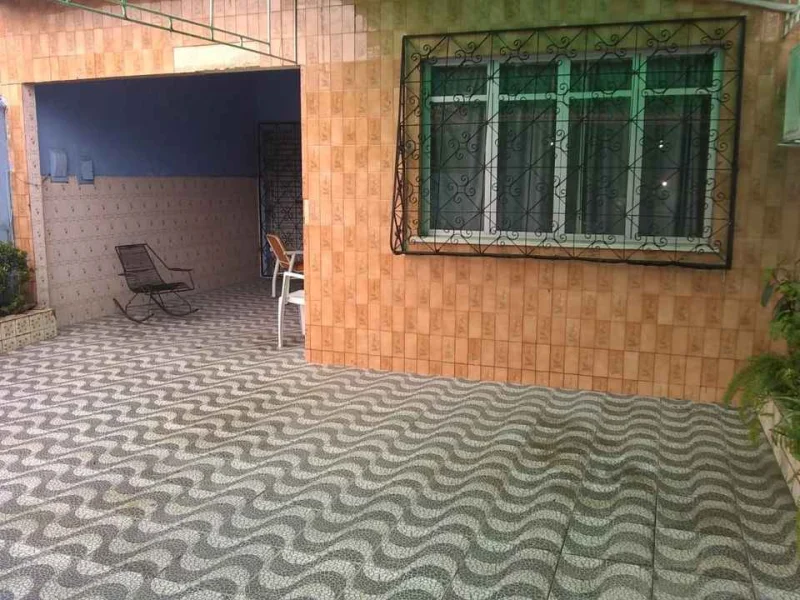 Casa com 4 Dormitórios à Venda, 180 m2 por RS 800.000,00 - Praça 14 de Janeiro - Manaus-am