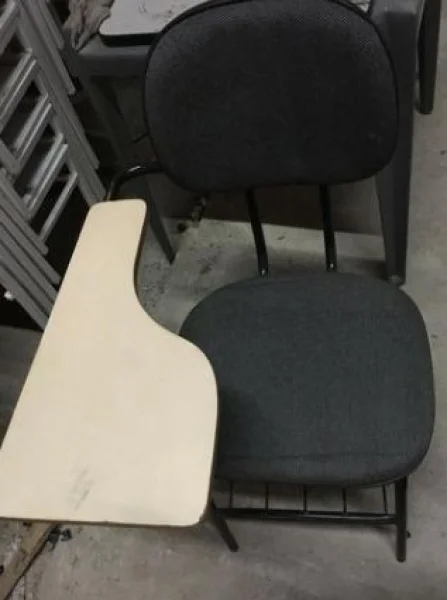 Vendo Lote de 96 Cadeiras Universitária Estofadas Semi-nova - R$ 35,00