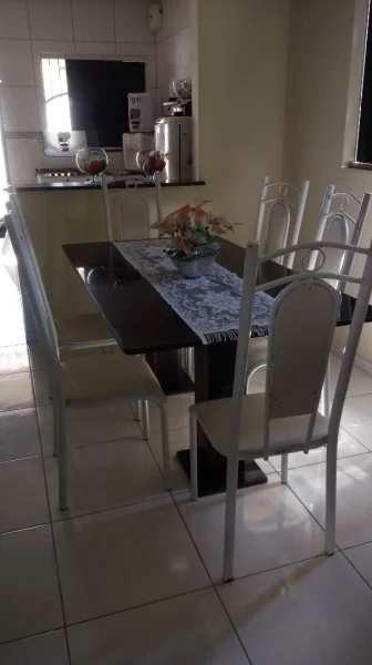 Conjunto de Jantar Mesa e Cadeiras