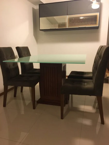 Mesa com 4 Cadeiras