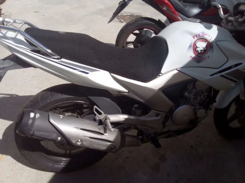 Fazer 250 Ys Branca em ótimo Estado,