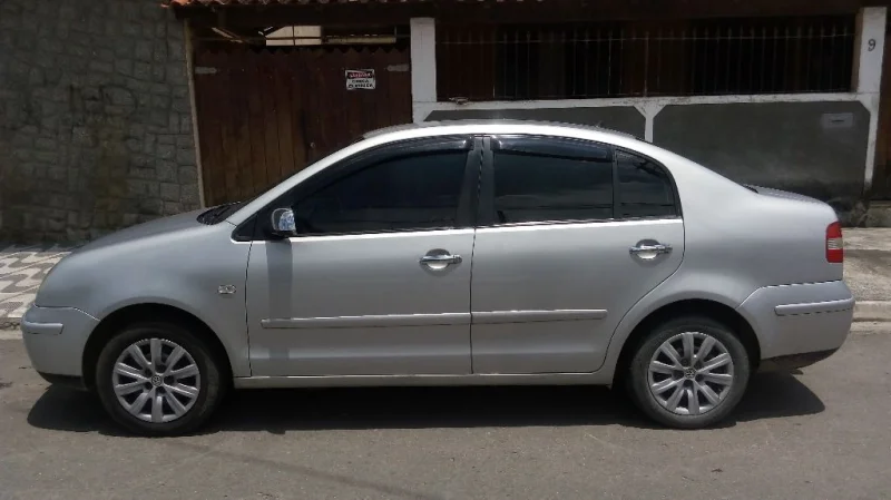 Polo Sedan 1.6 Ano 2004
