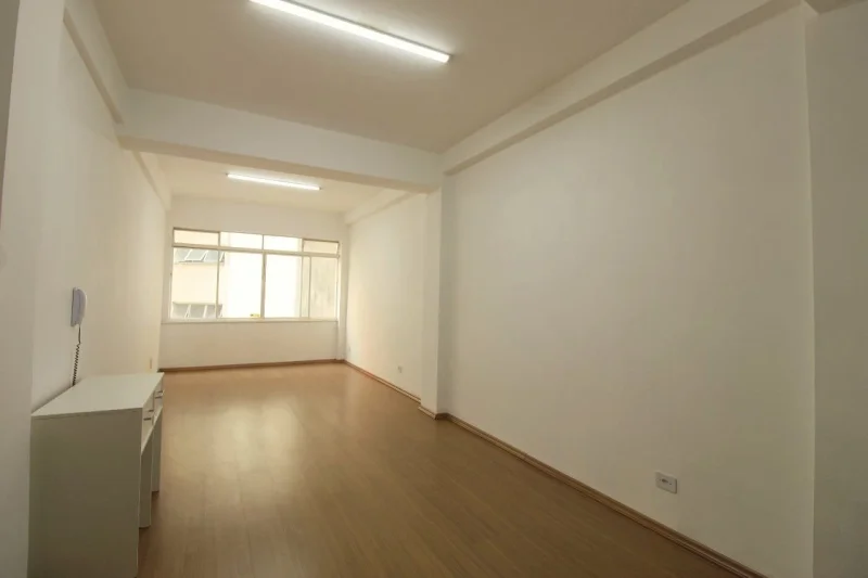 Vende-se Sala Comercial (140,000) Toda Reformada- Podendo Haver Negoci