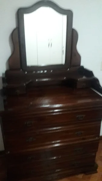Comoda Vintage de Madeira com Espelho